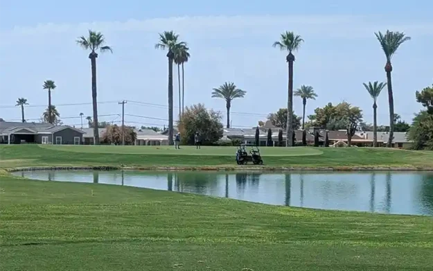 Par 3 tee box at Sun City South golf course